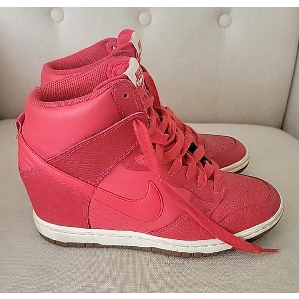 Nike Dunk Sky Hi Red Women’s Size 7.5 Leather Hidden Wedge Sneakers 528899-603 - Picture 3 of 7